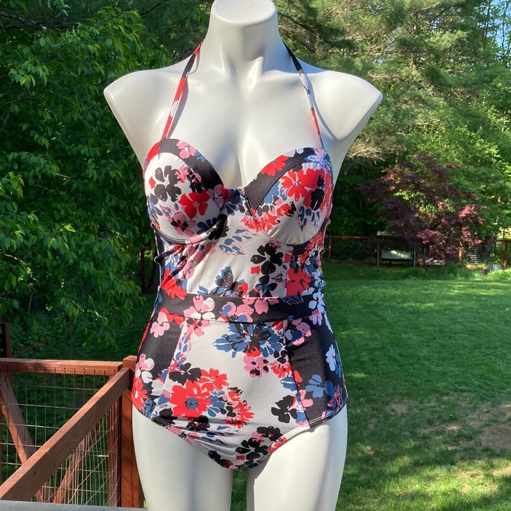 ModCloth pinup style swimsuit black/red/white floral halter style size S